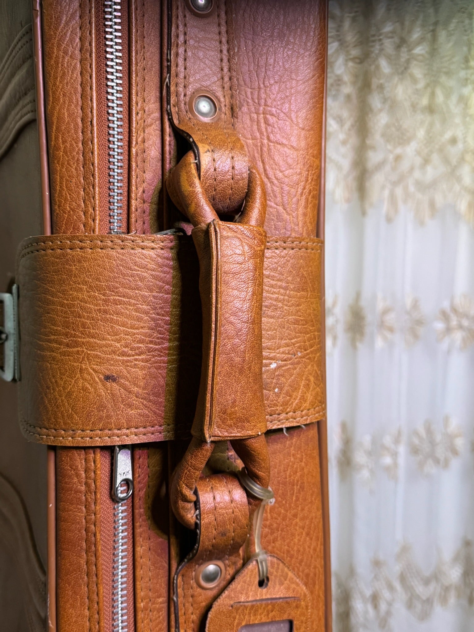 Vintage World Traveler English Style Leather Case Carry On Luggage Suitcase EUC