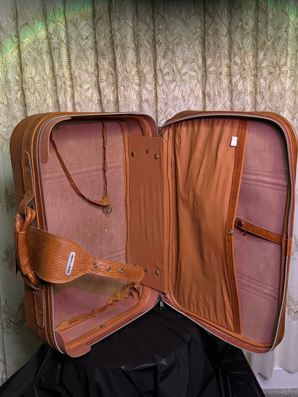 Vintage World Traveler English Style Leather Case Carry On Luggage Suitcase EUC
