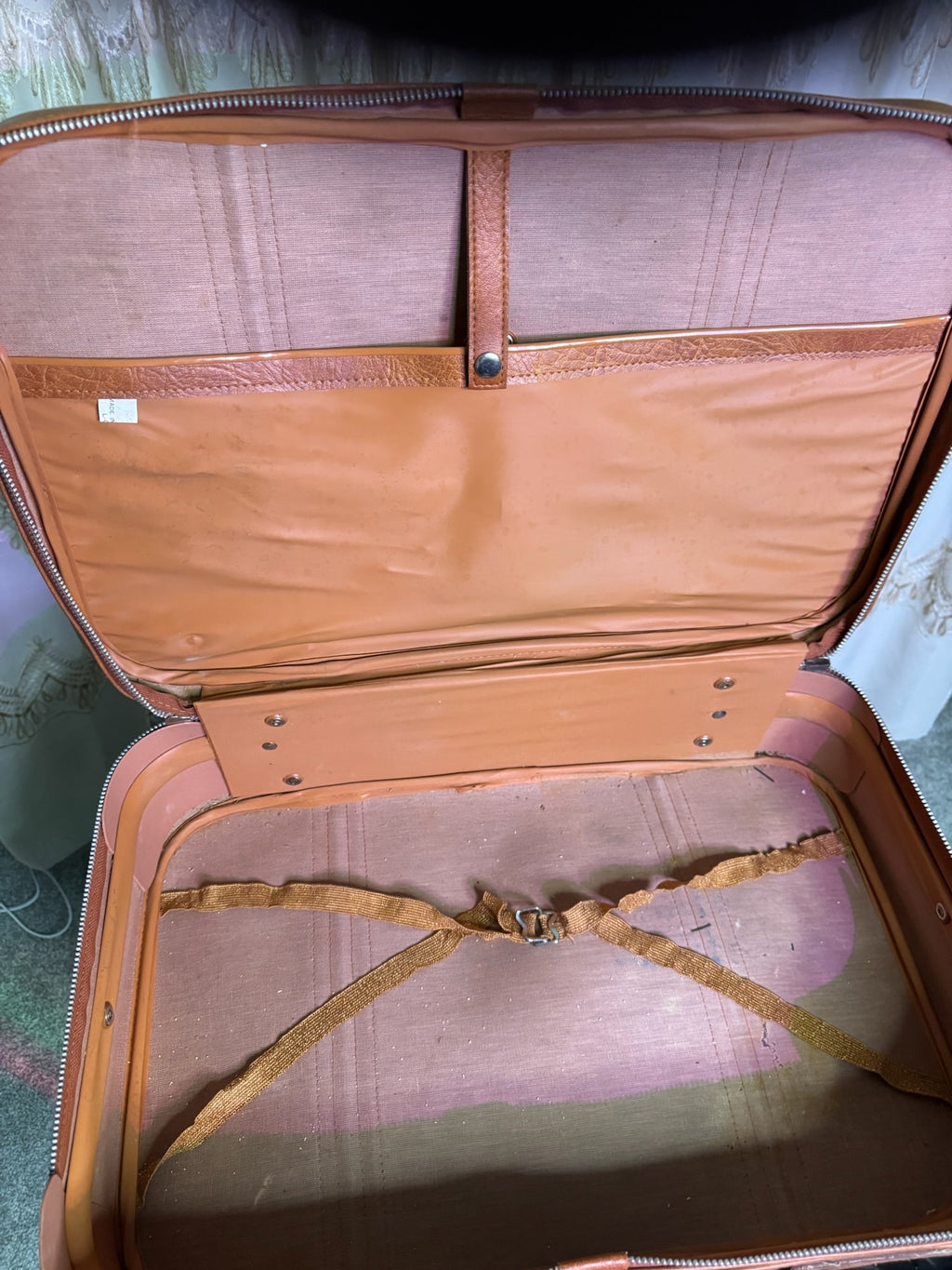 Vintage World Traveler English Style Leather Case Carry On Luggage Suitcase EUC